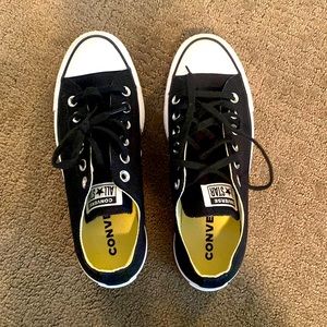 Brand new converses! Never worn platform converses